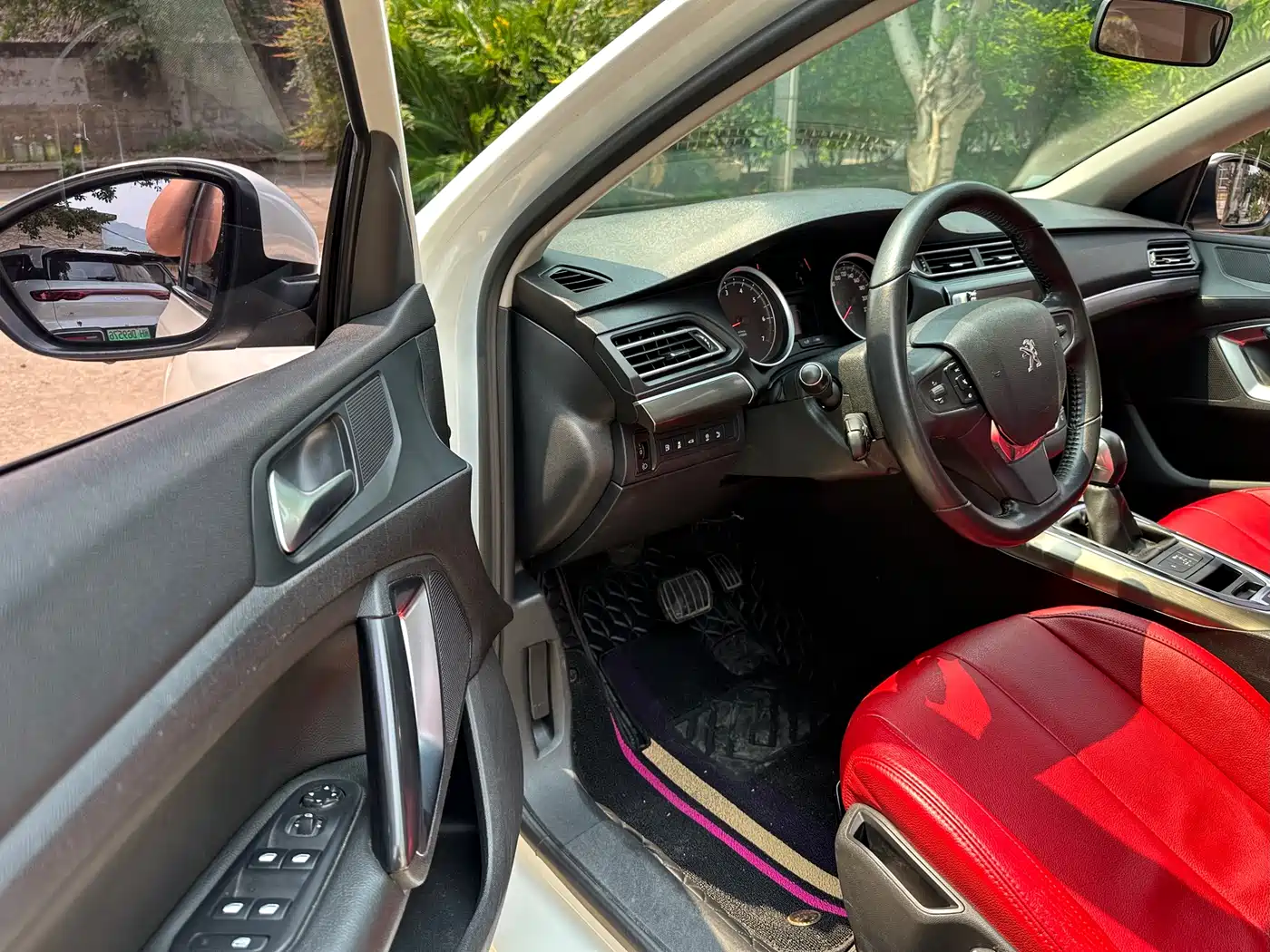 Peugeot 408 2018 1.8L Automatic Luxury Edition фото 4