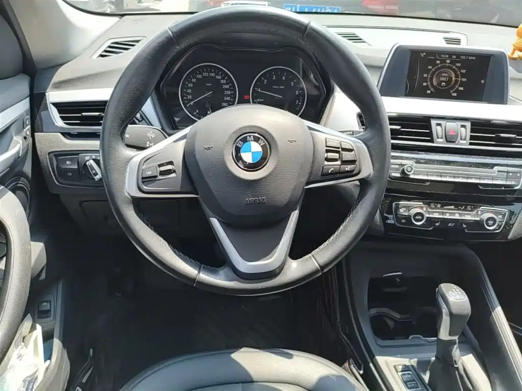 BMW X1 2016 sDrive18Li Premium Model фото 11