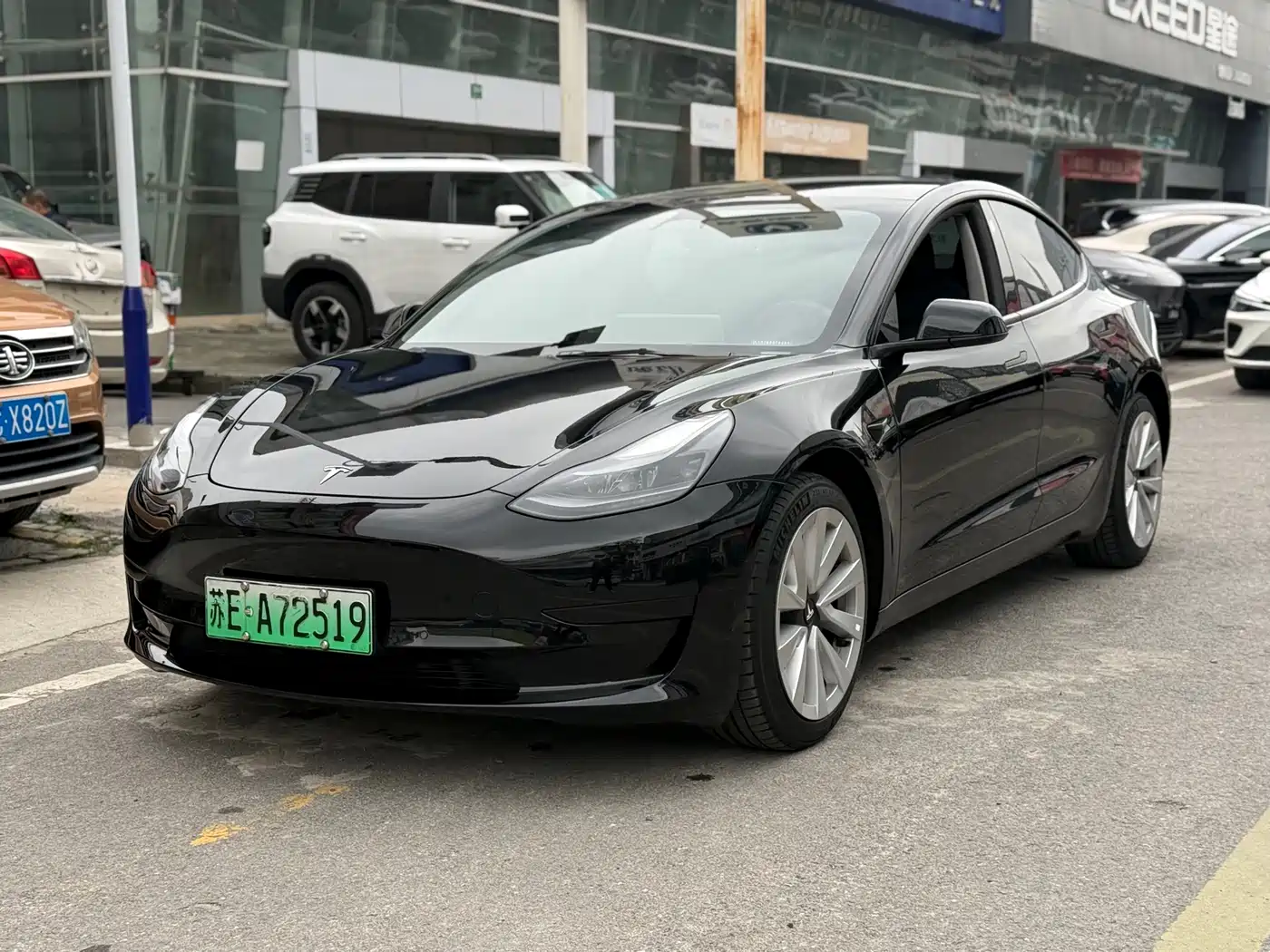 TESLA MODEL 3