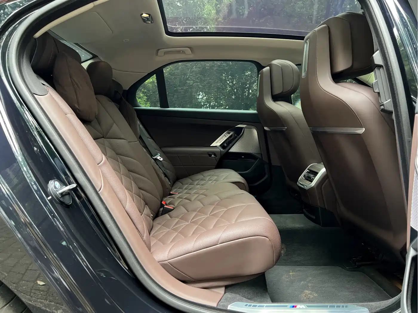 BMW 7 Series 2023 Model 735Li M Sport Package фото 11