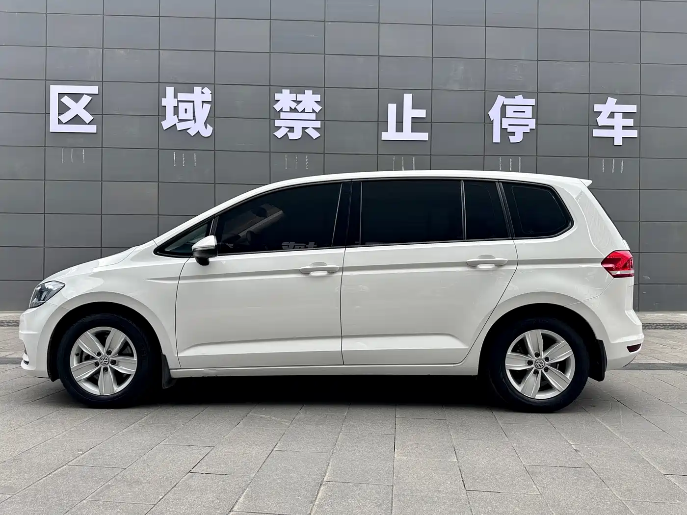 Volkswagen Touran 2018 Touran L 280TSI DSG Trendline 7-seater China V фото 4