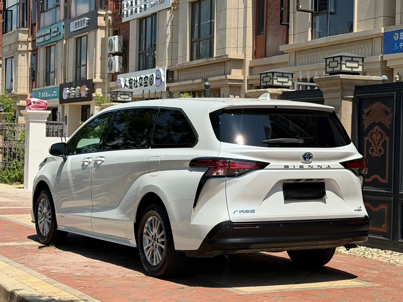 Toyota Sienna 2023 2.5L Hybrid Comfort Edition фото 9