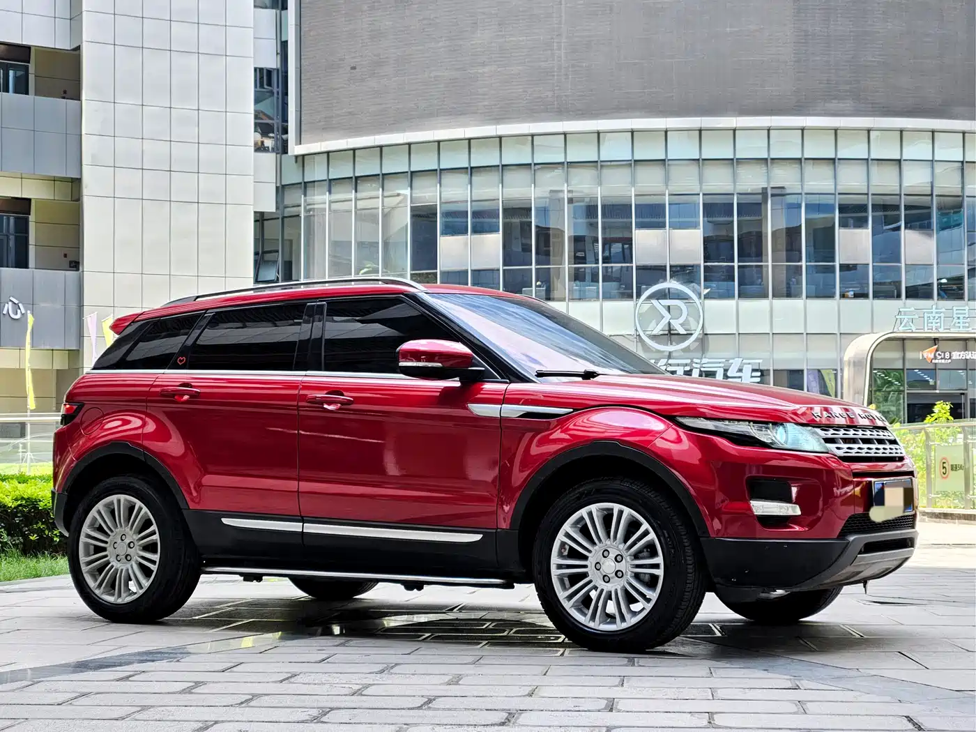 Land Rover Range Rover Evoque (Import) 2012 2.0T 5-door Dynamic Edition фото 2