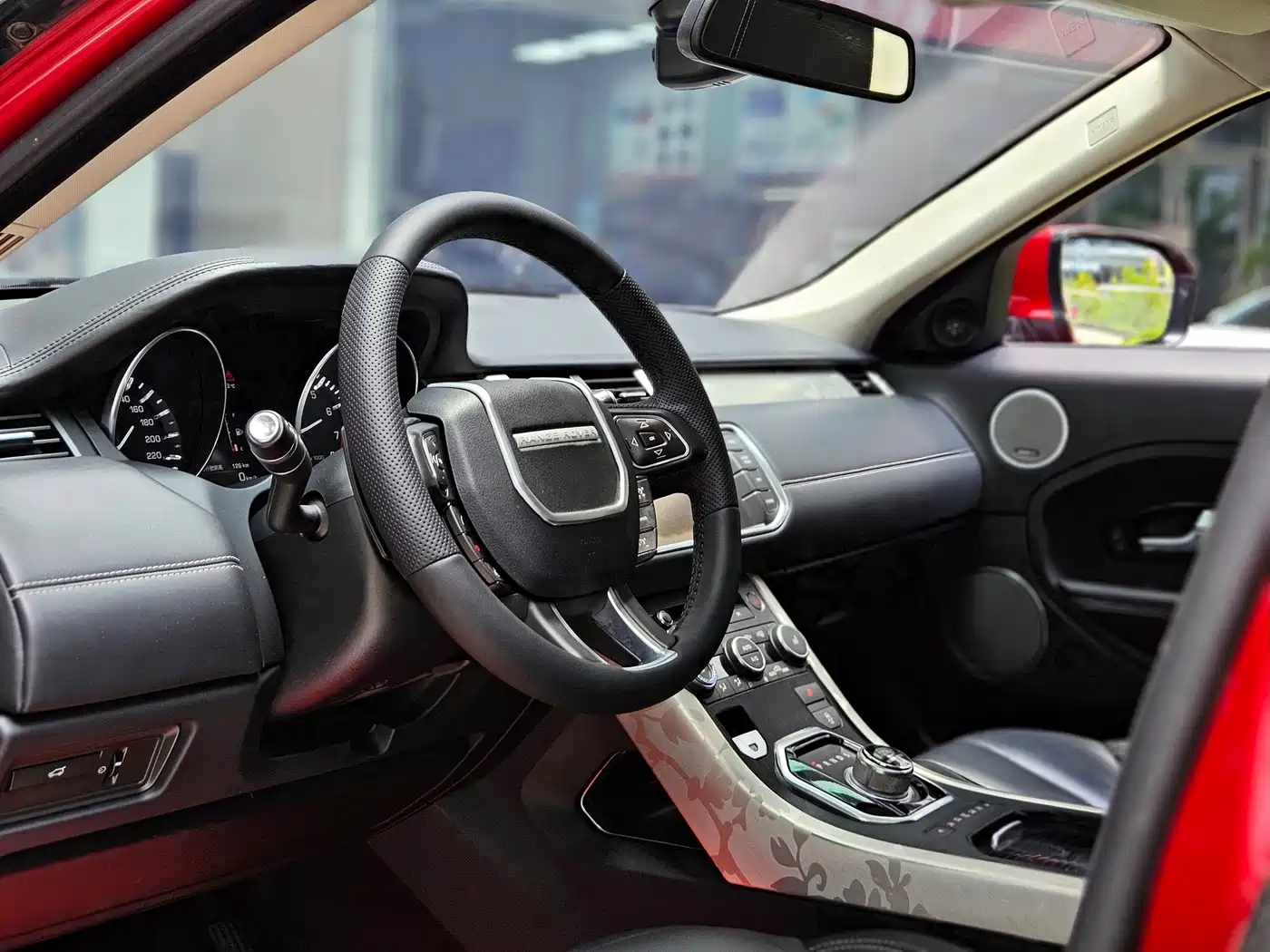 Land Rover Range Rover Evoque (Import) 2012 2.0T 5-door Dynamic Edition фото 6
