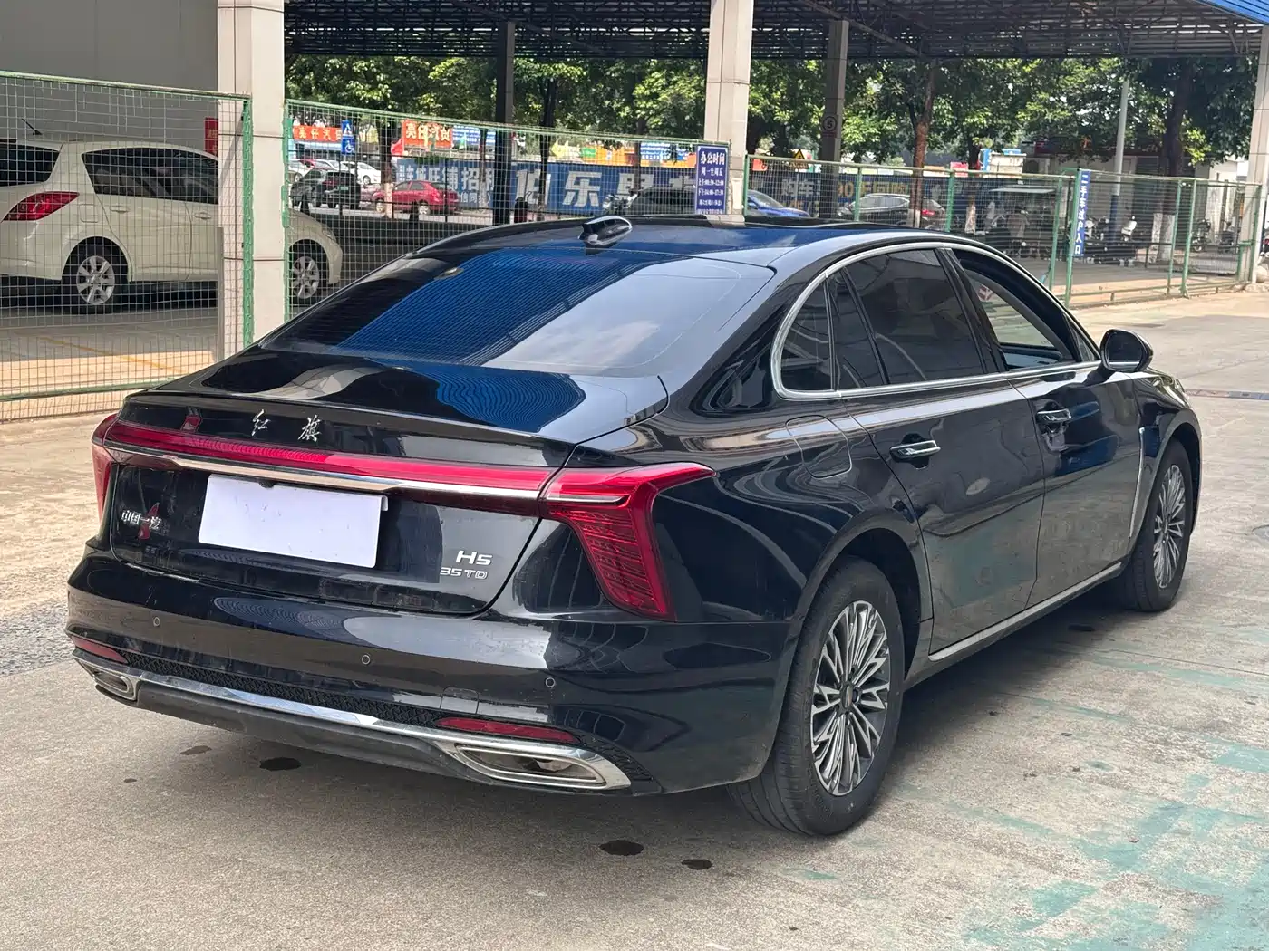 Hongqi H5 2024 1.5T DCT Smart Connect Flag Joy Edition фото 9