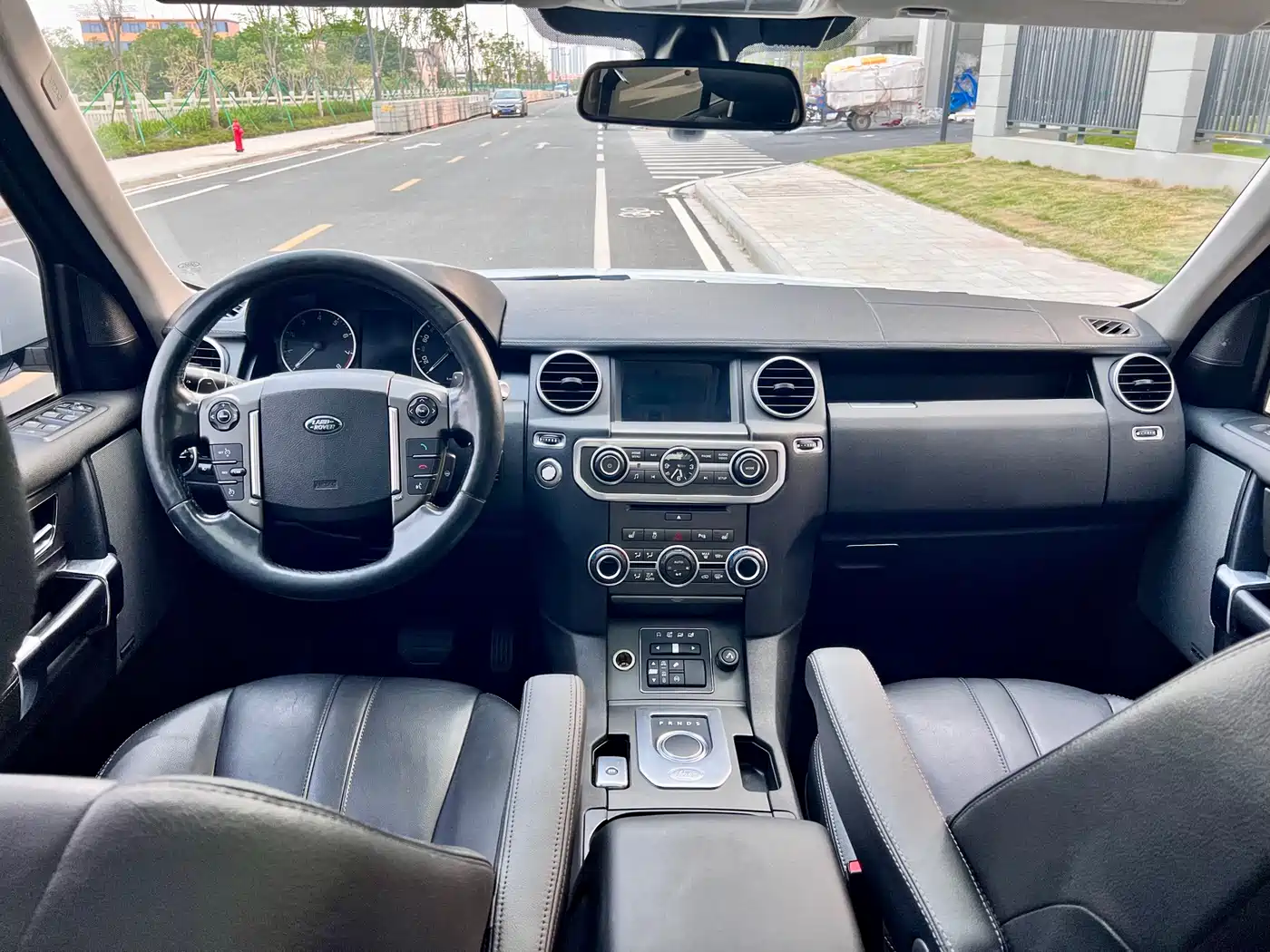 Land Rover Discovery 2014 3.0 SC V6 HSE фото 12