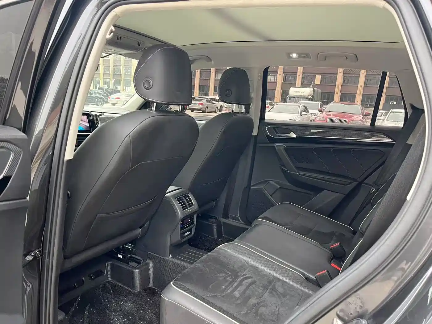 Volkswagen Tayron 2021 380TSI 4WD R-Line Smart Connect фото 5