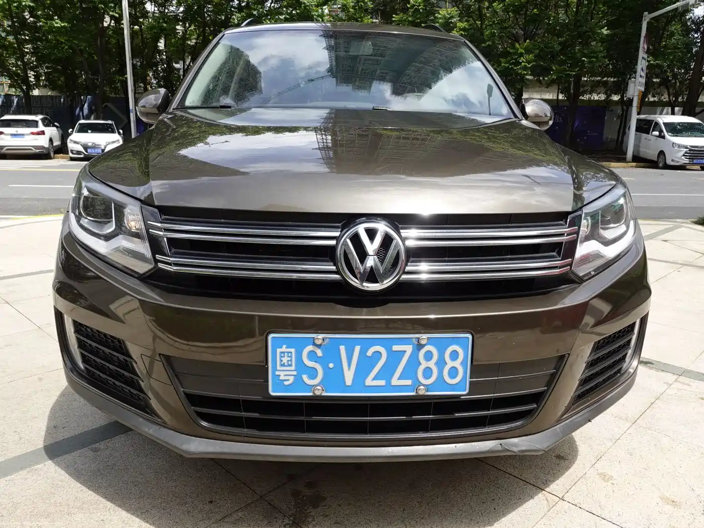VOLKSWAGEN TIGUAN