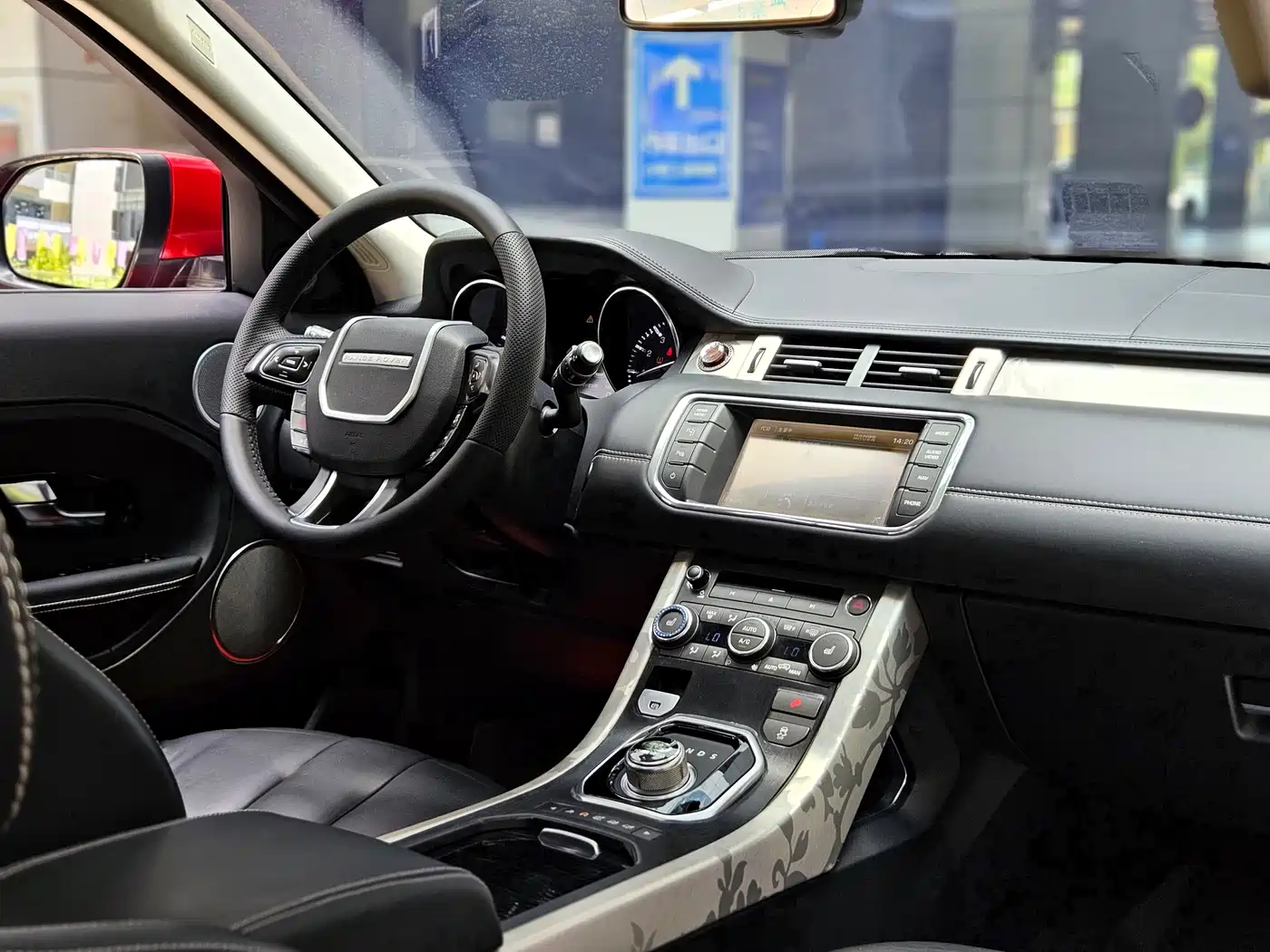 Land Rover Range Rover Evoque (Import) 2012 2.0T 5-door Dynamic Edition фото 10
