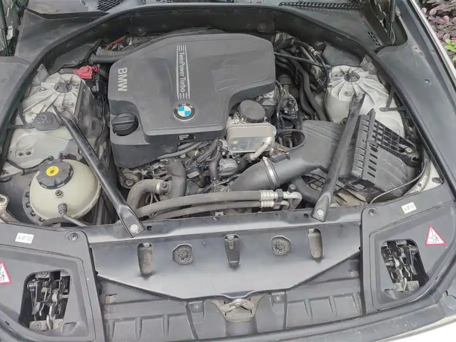 BMW 5 Series 2013 525Li Leadership фото 10