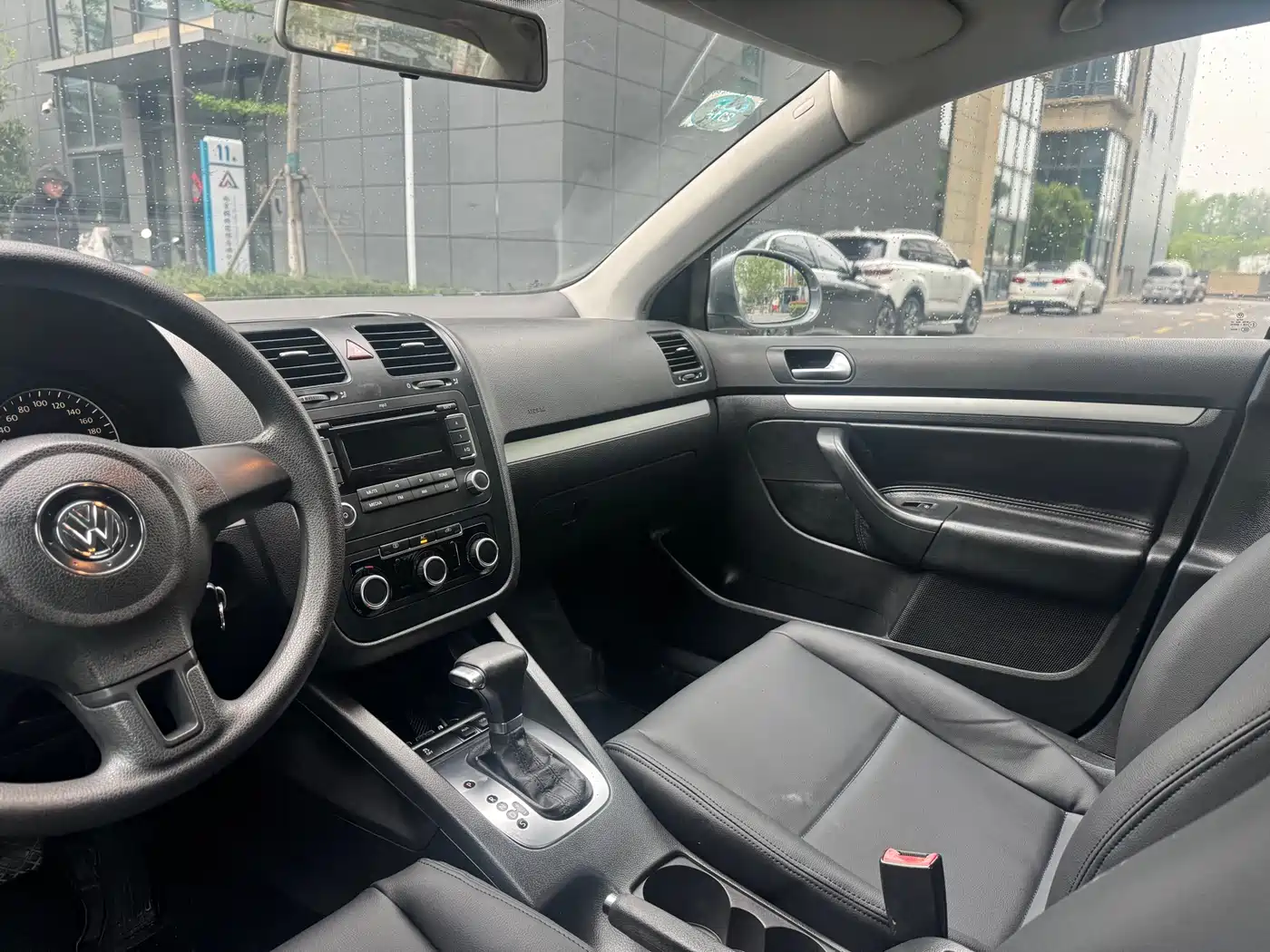 Volkswagen Sagitar 2011 1.6L Automatic Fashion фото 16