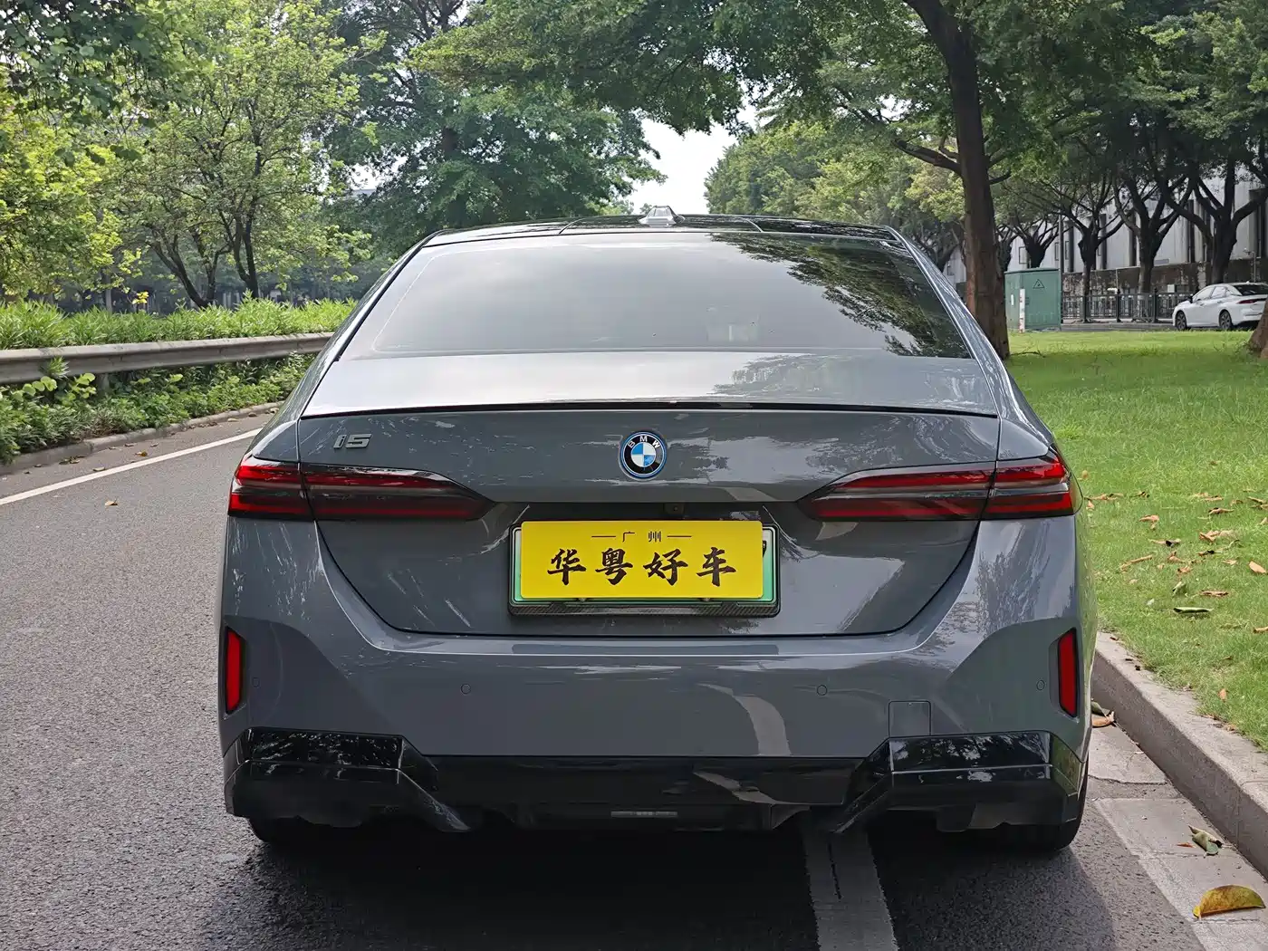 BMW i5 2024 eDrive 35L Premium Model M Sport Package фото 3