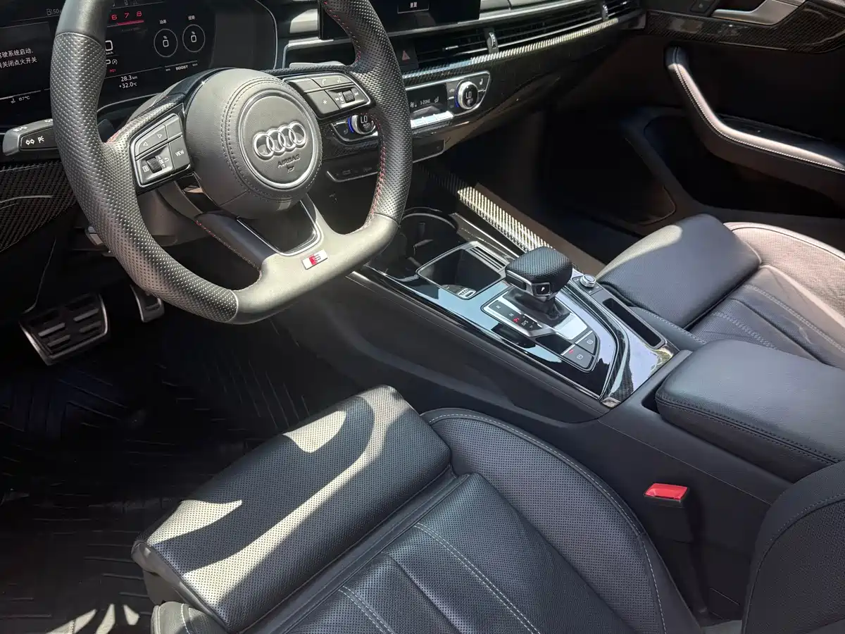 Audi A4L 2020 35 TFSI Fashion Dynamic Edition фото 4