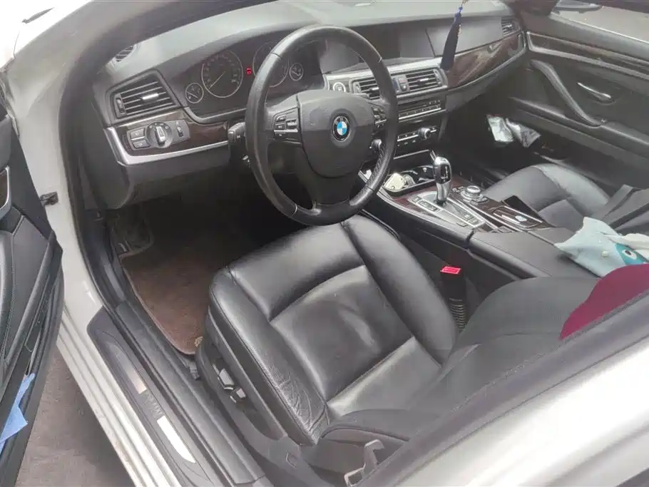BMW 5 Series 2013 525Li Leadership фото 9