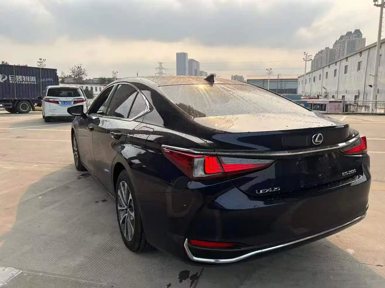Lexus ES 2023 200 Excellence Edition фото 6