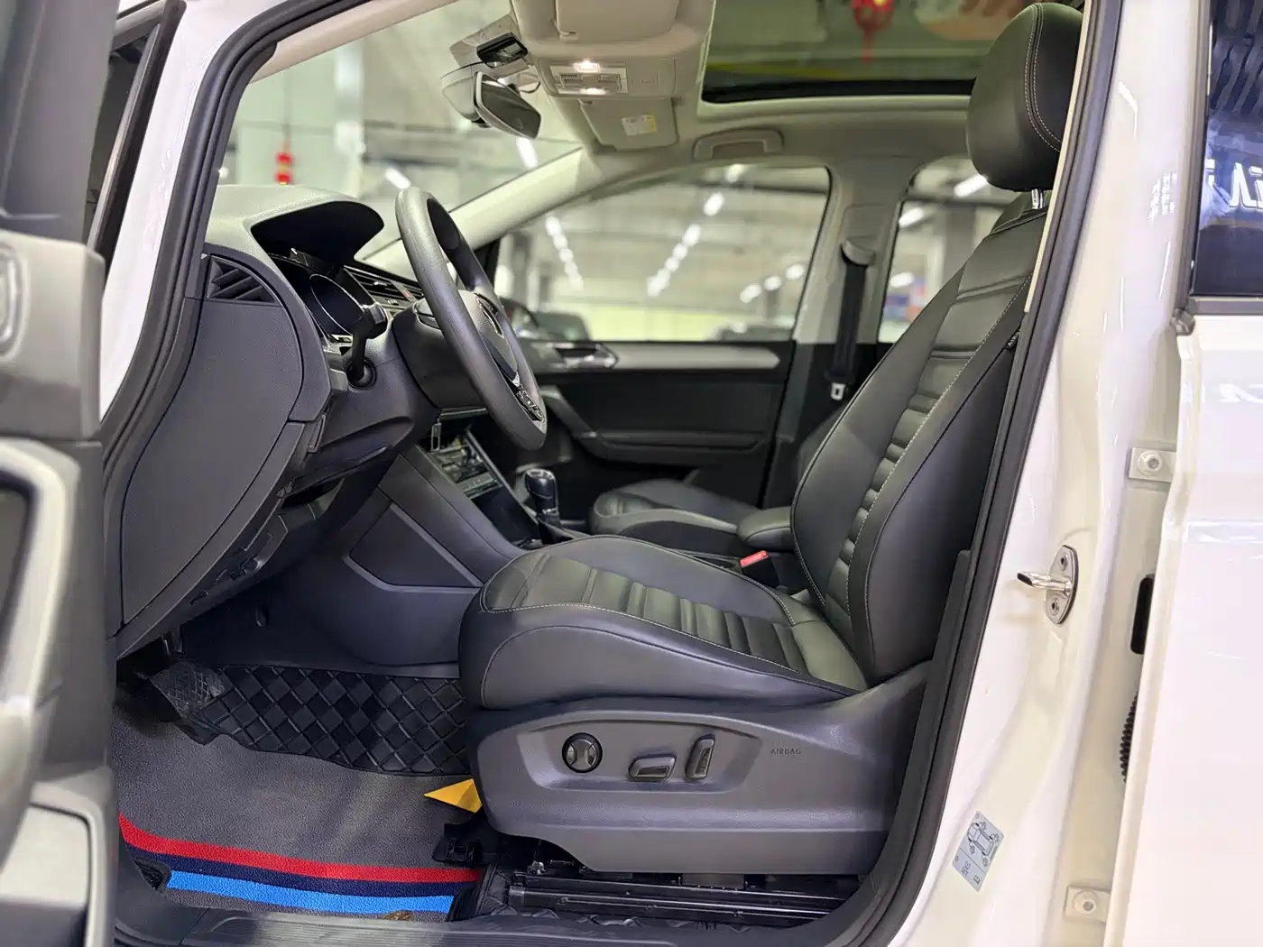 Volkswagen Touran 2021 Touran L 280TSI DSG Comfort Edition 7-seater фото 4