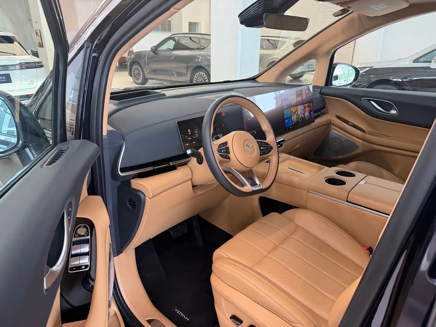 Voyah Auto Voyah Dreamer 2025 PHEV AWD Flagship Kunpeng Edition фото 3