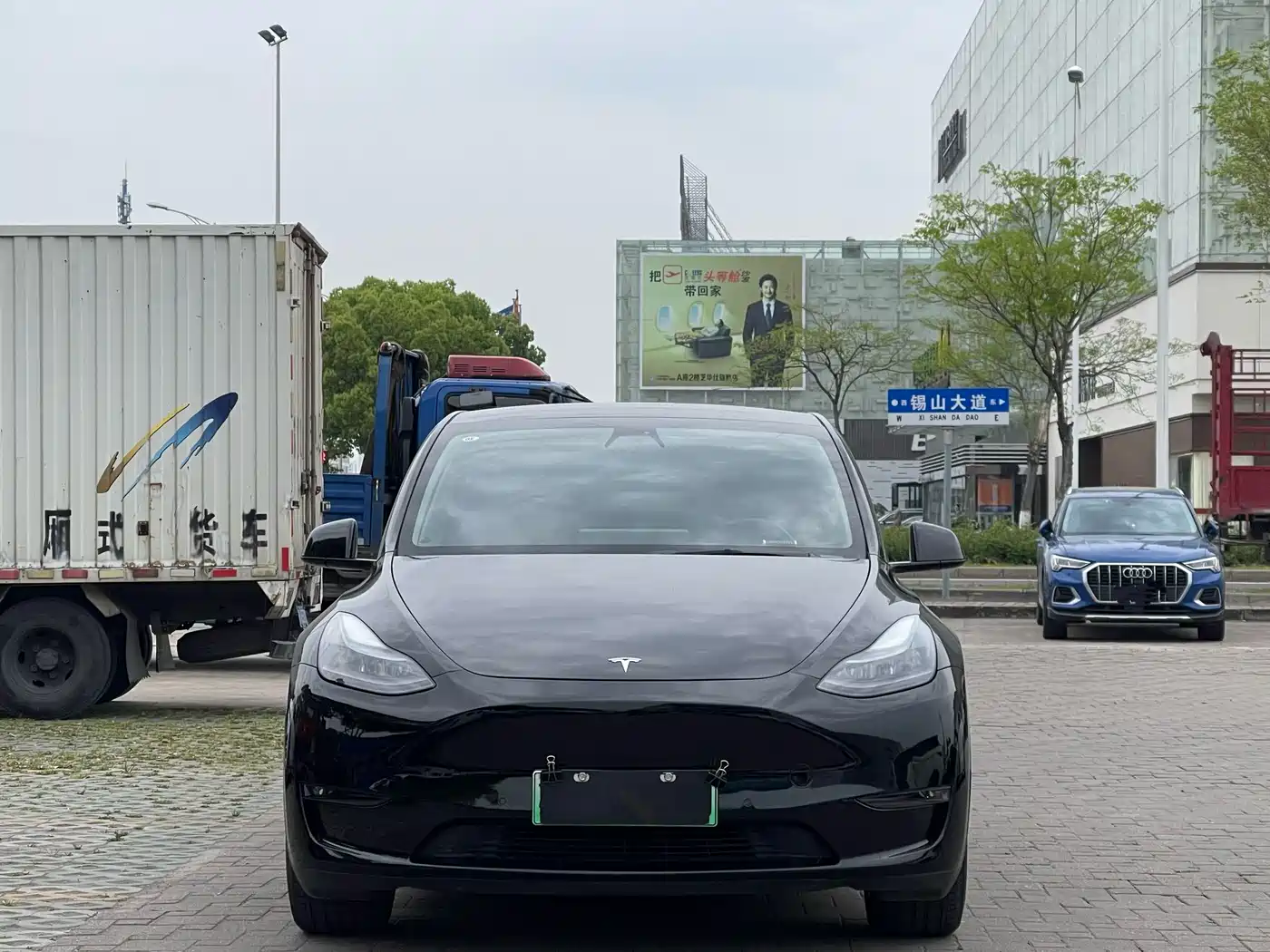 TESLA MODEL Y