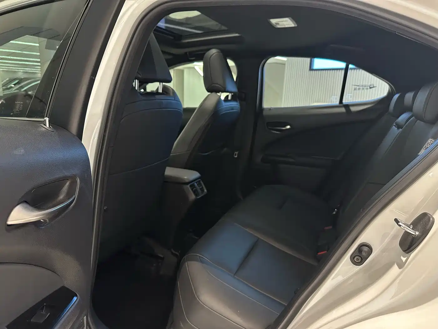 Lexus UX 2020 200 Special Edition фото 12
