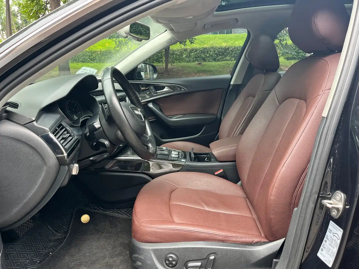 Photo 8 - Audi A6L