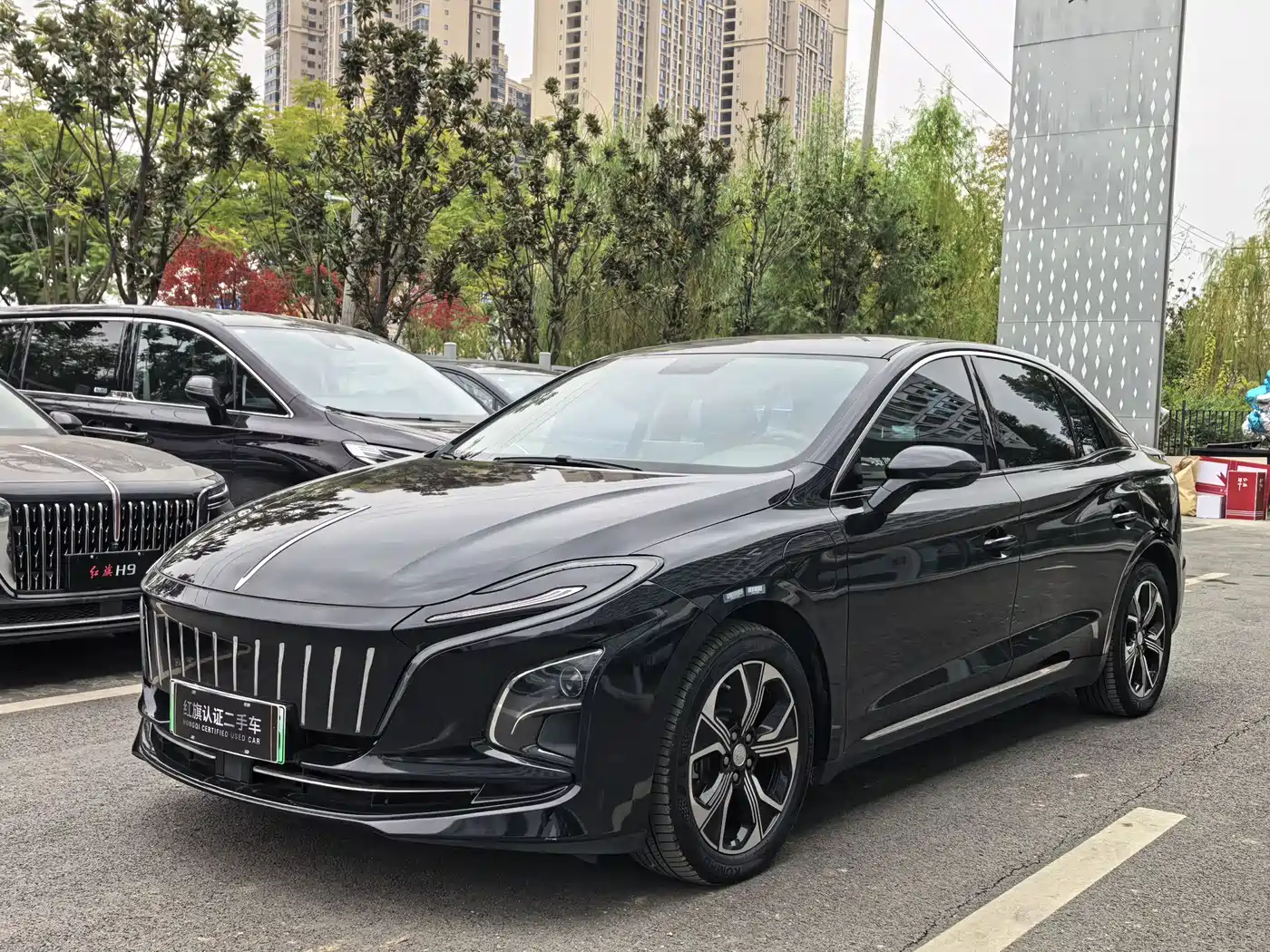 Hongqi E-QM5 2023 Facelift Basic Travel Edition