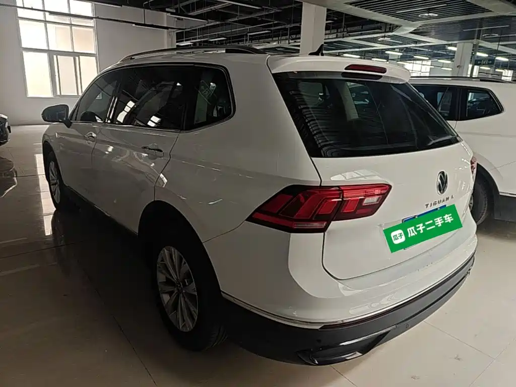 Photo 5 - Volkswagen Tiguan L