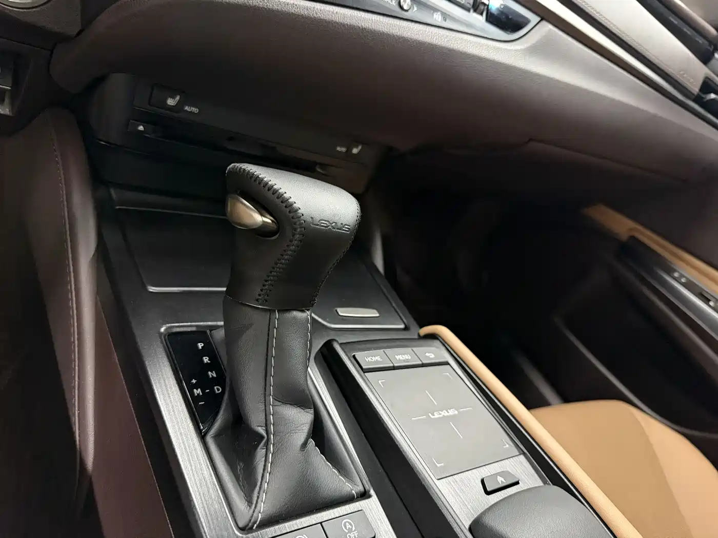 Lexus ES 2020 200 Excellence фото 17