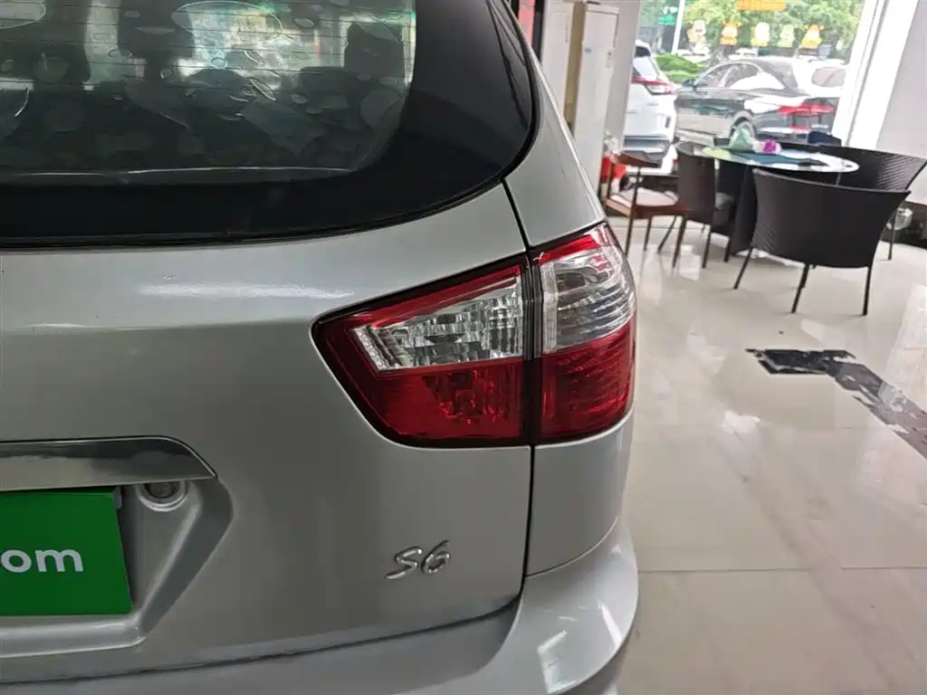 BYD S6 2014 Model 2.0L Manual Elite 5-Seater фото 8