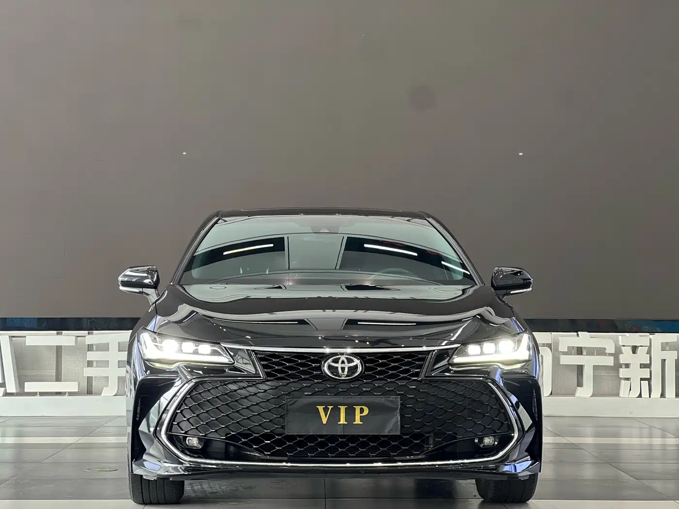 Toyota Avalon 2023 2.5L Luxury Edition фото 2