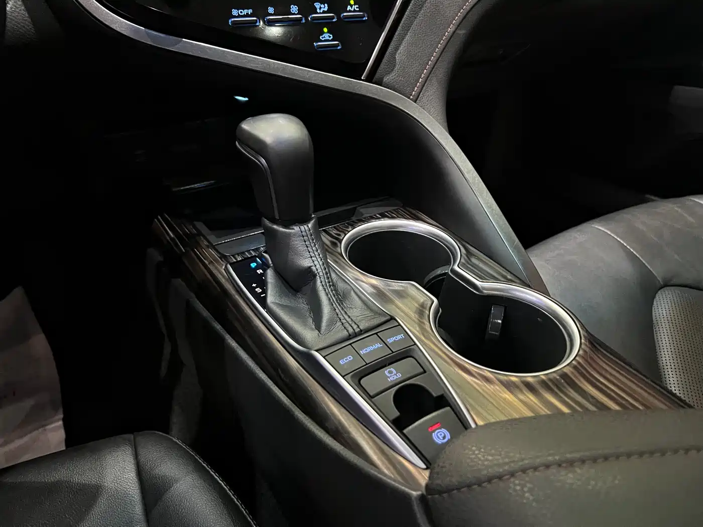 Toyota Camry 2018 2.5G Luxury Edition фото 12