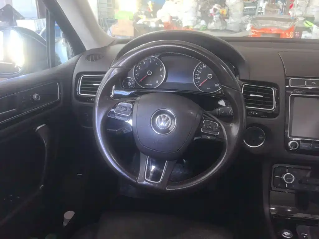 Фото 3 - Volkswagen Touareg