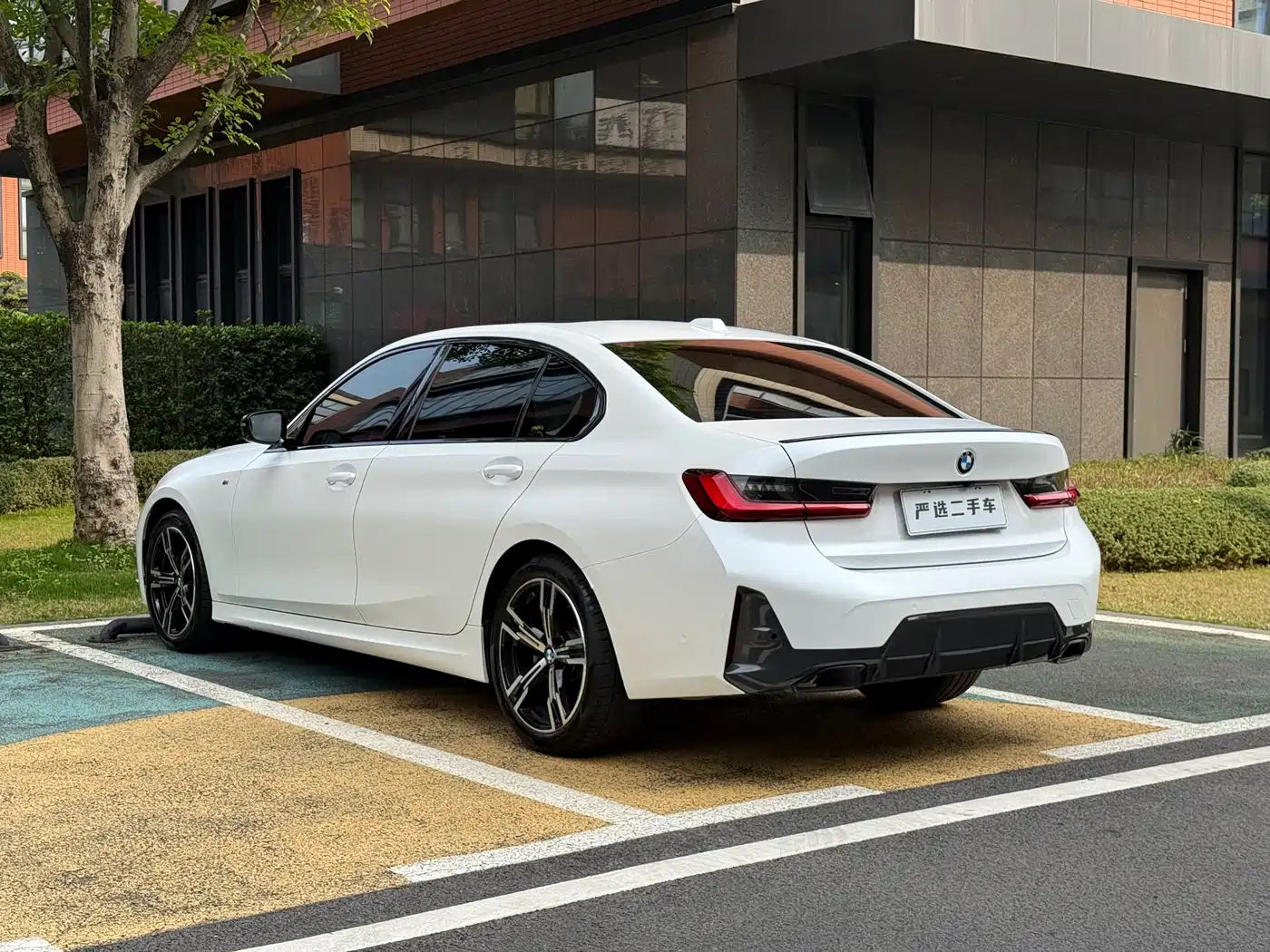 BMW 3 Series 2023 325Li M Sport Black Night Package фото 6