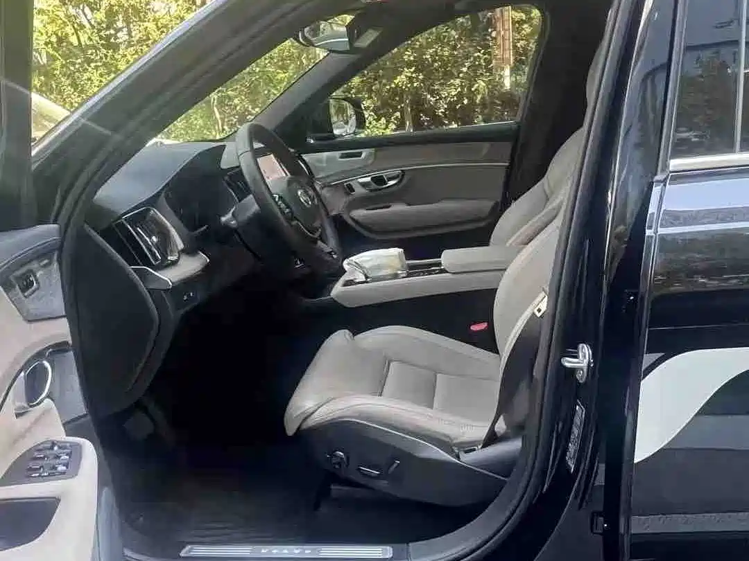 2025 Volvo XC90 Plug-in Hybrid