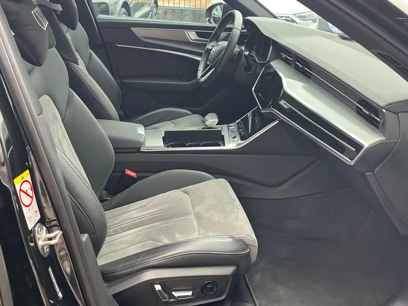 Audi A6L 2023 Facelift 40 TFSI Luxury Dynamic фото 17