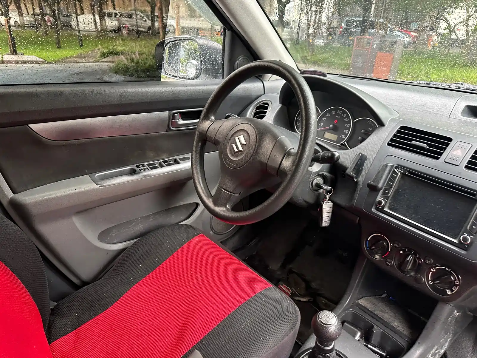 Фото 16 - Suzuki Swift