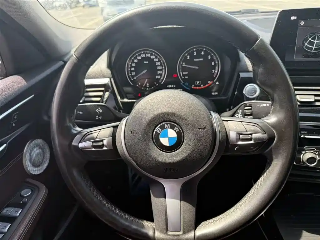 BMW 1 Series 2022 120i M Sport Shadow Edition фото 13