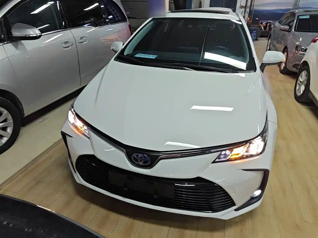 Toyota Corolla 2021 Hybrid 1.8L E-CVT Elite Edition фото 3