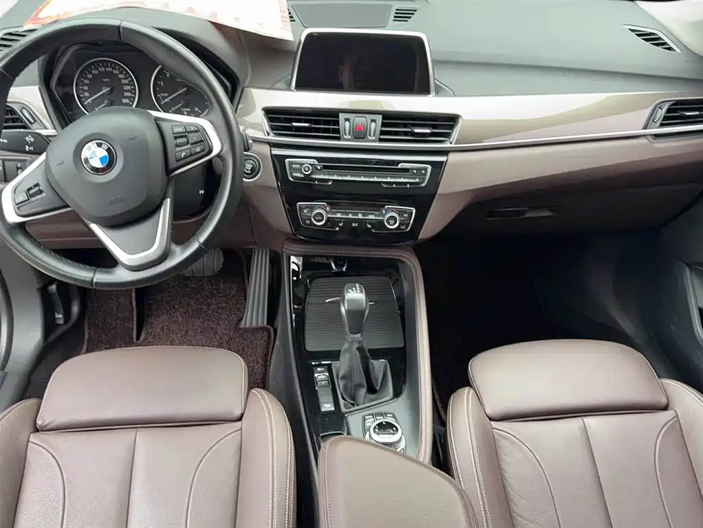 BMW X1 2018 xDrive20Li Premium Model фото 11