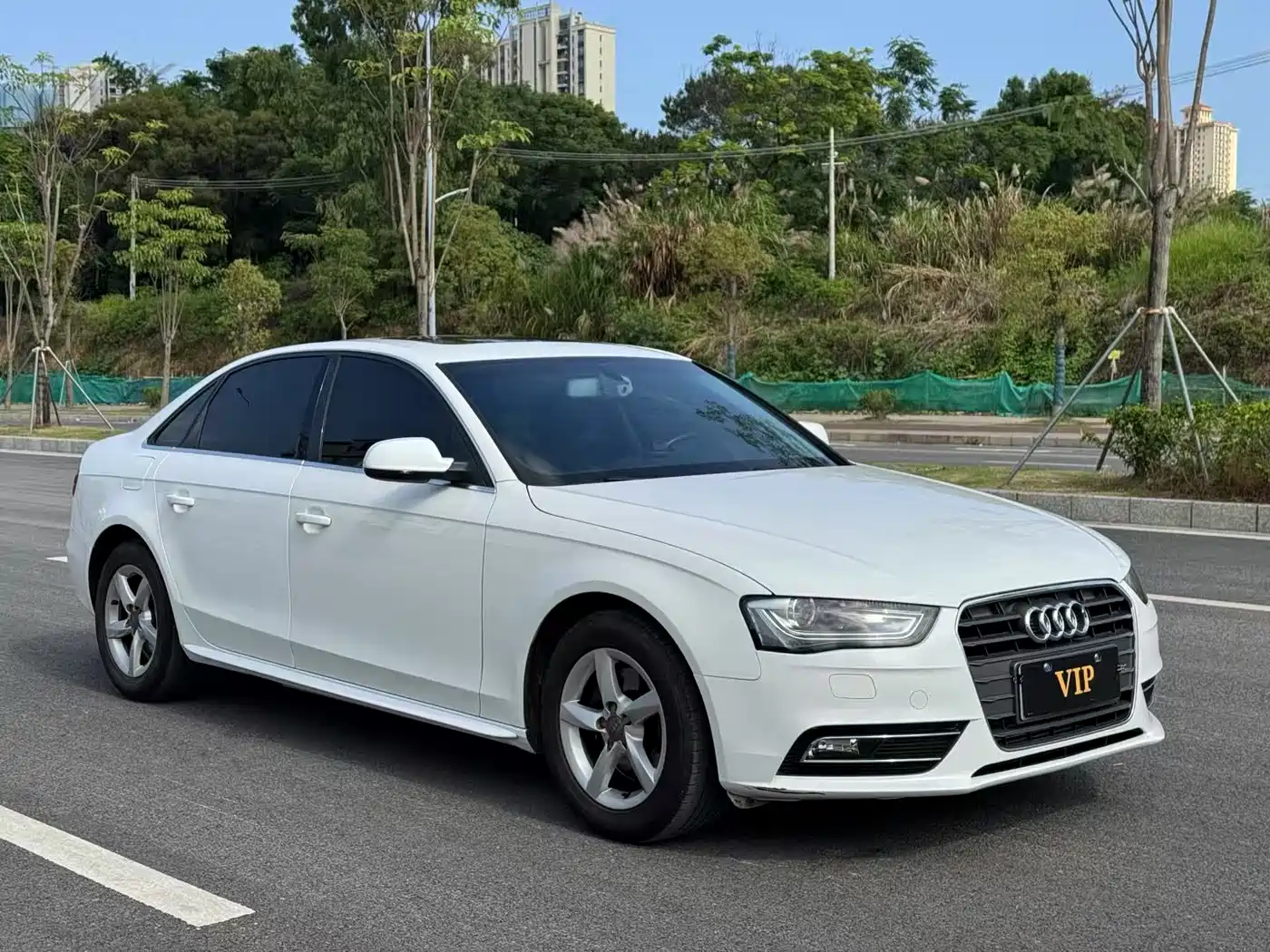 Audi A4L 2016 30 TFSI Collector's Edition Automatic Comfort фото 3