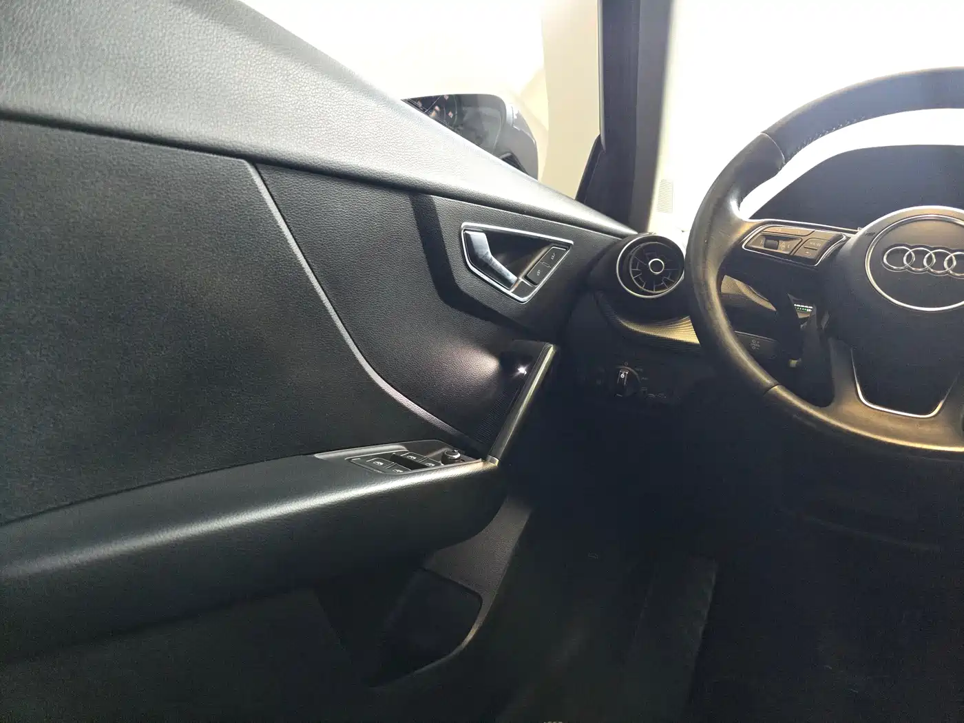 Audi Q2L e-tron 2019 Q2L e-tron Pure Electric Smart Cool Edition фото 14