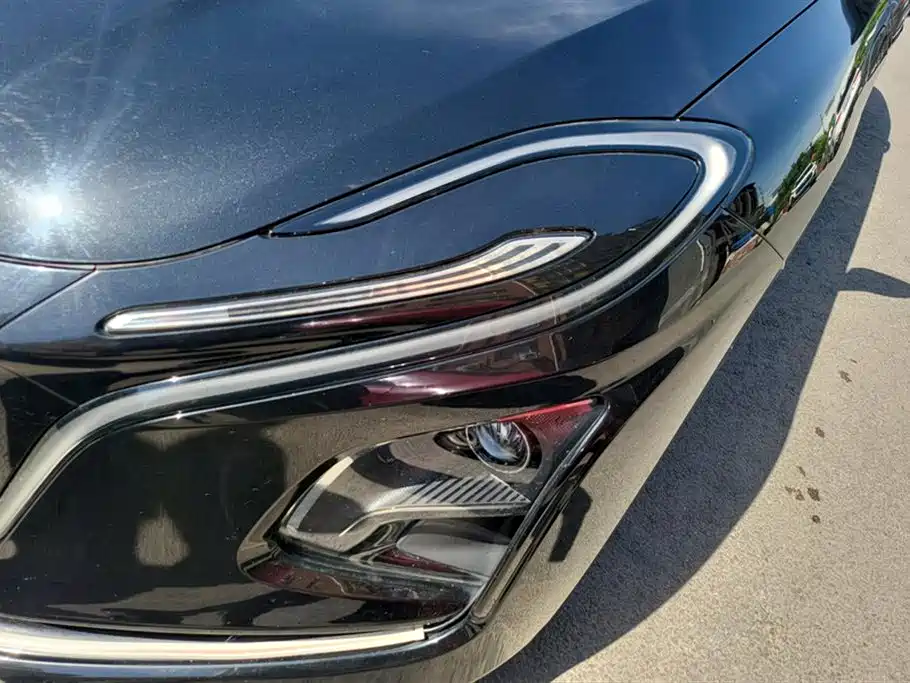 Hongqi E-QM5 2022 431km Charging Enjoyment Edition фото 5