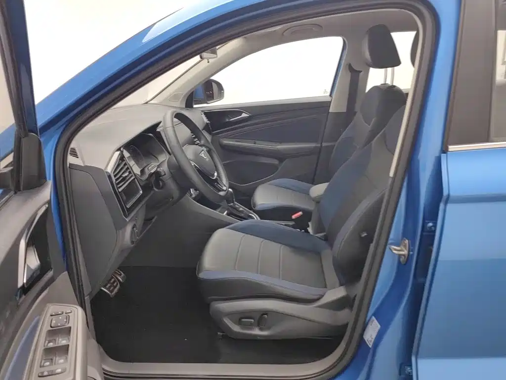 Photo 10 - Jetta VS7