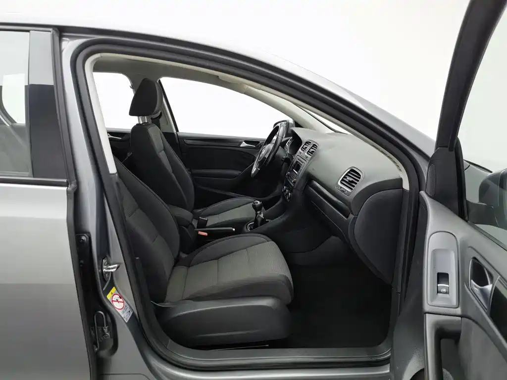 Фото 23 - Volkswagen Golf