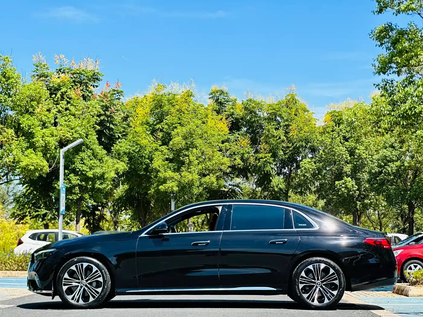 Mercedes-Benz E-Class 2024 Model E 300 L Luxury фото 12