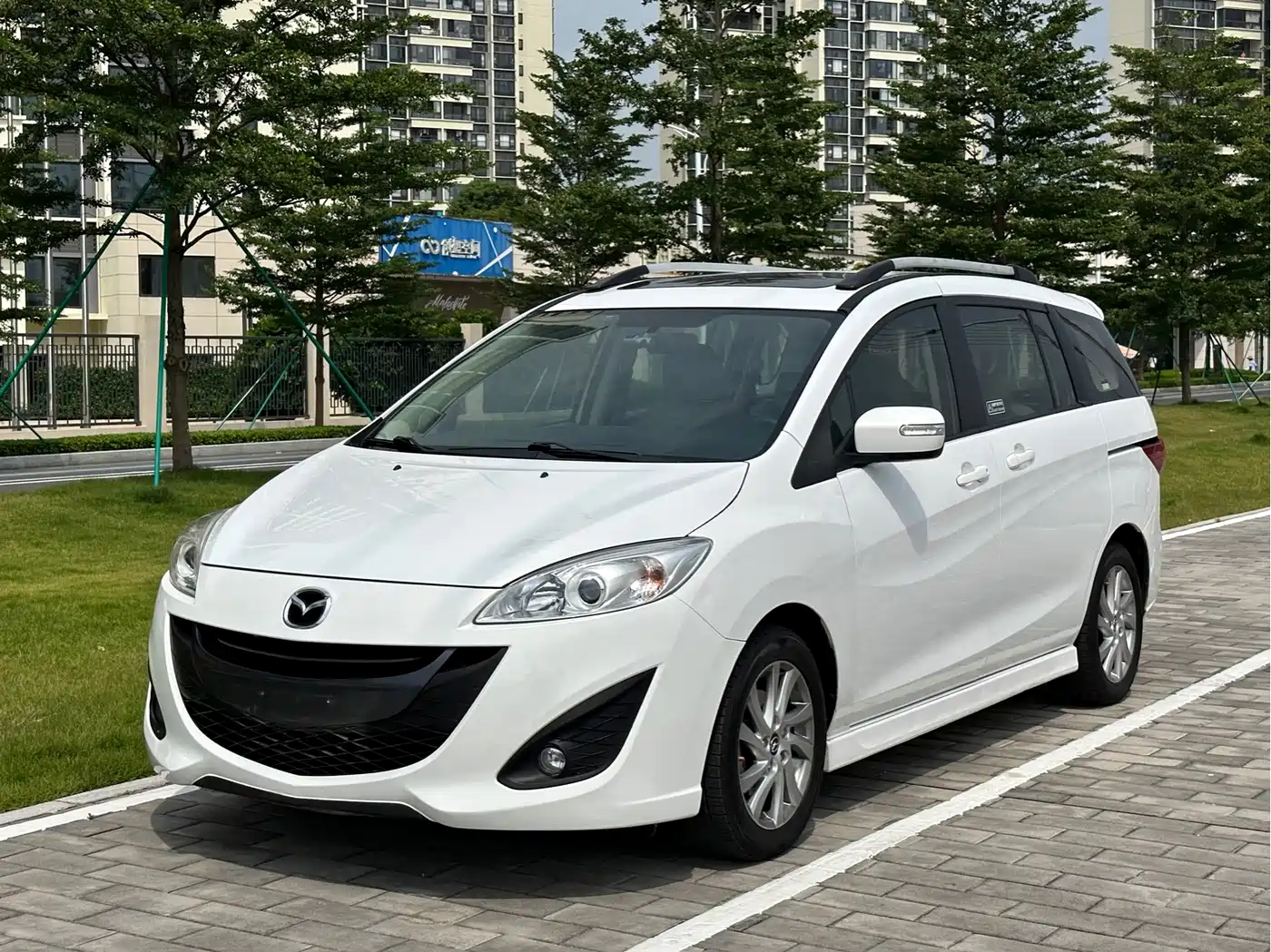 Mazda Mazda5 2014 2013 2.0L Automatic Luxury