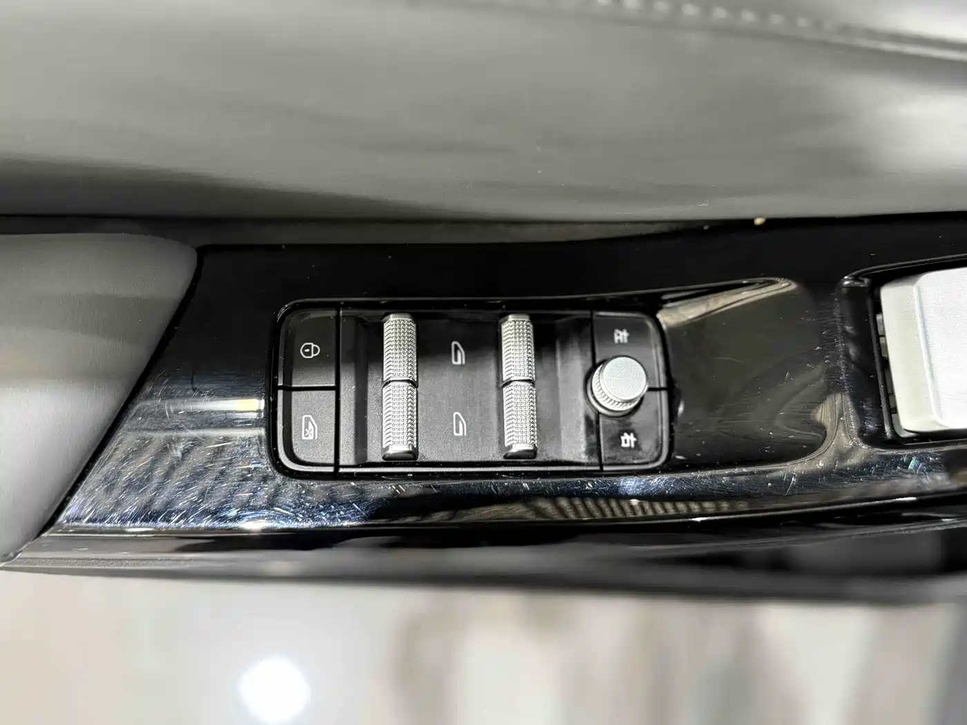 Geely Galaxy Galaxy L6 2025 EM-i 60km Voyage Edition фото 19