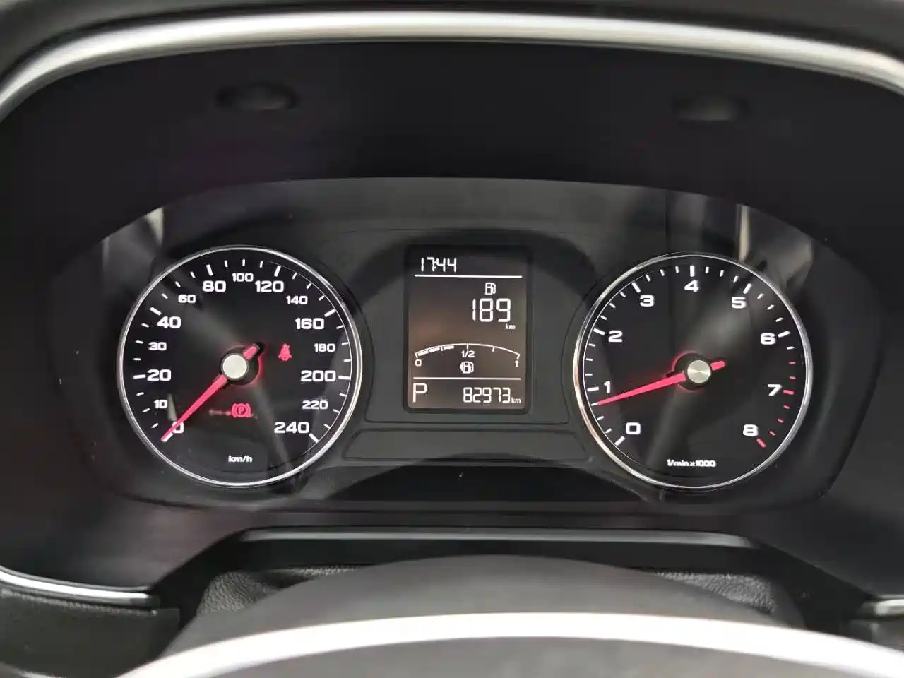 Фото 20 - Roewe RX5