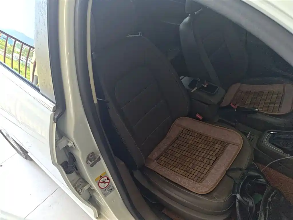 Volkswagen Bora 2014 1.6L Automatic Comfort Edition фото 25