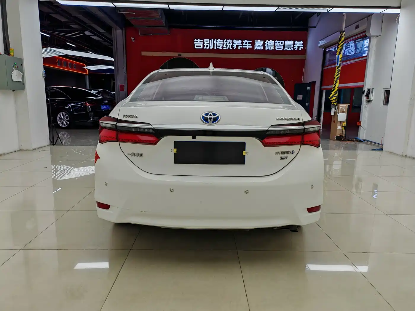 Toyota Corolla 2017 Facelift Hybrid 1.8L E-CVT Leading Edition фото 7
