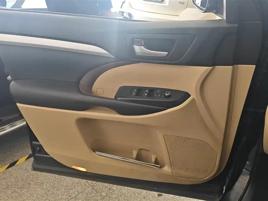 Toyota Highlander 2015 2.0T AWD Luxury Edition 7-seater фото 7